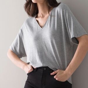 White House Black Market Light Gray V-Neck Relaxed Fit Short Sleeve Tee Size XXS